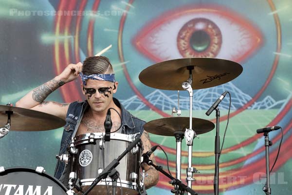 TURBONEGRO - 2018-06-16 - BRETIGNY-SUR-ORGE - Base Aerienne 217 - Main Stage - 